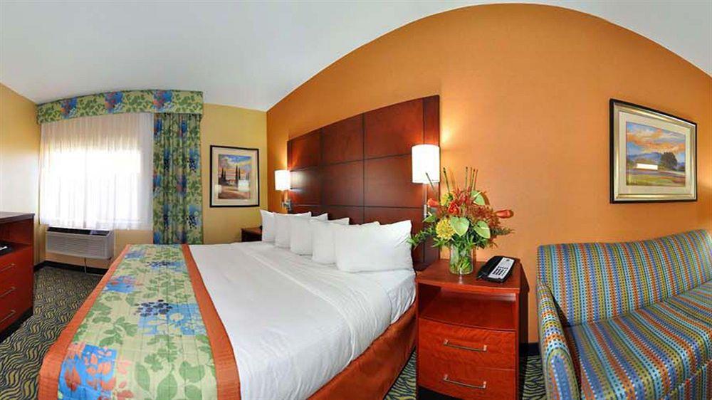 Best Western Plus Fresno Inn Екстер'єр фото