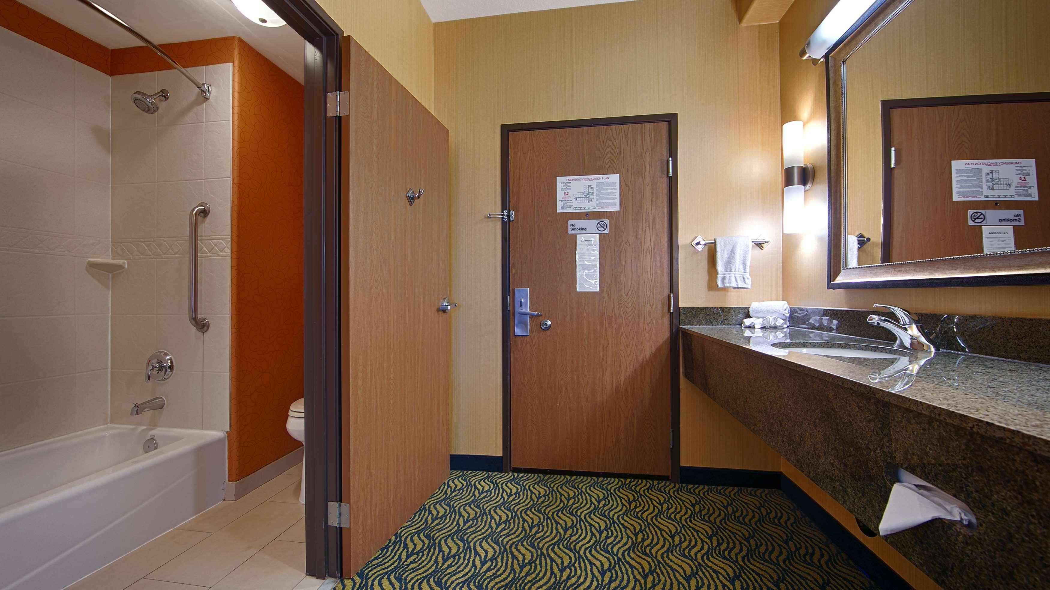 Best Western Plus Fresno Inn Екстер'єр фото