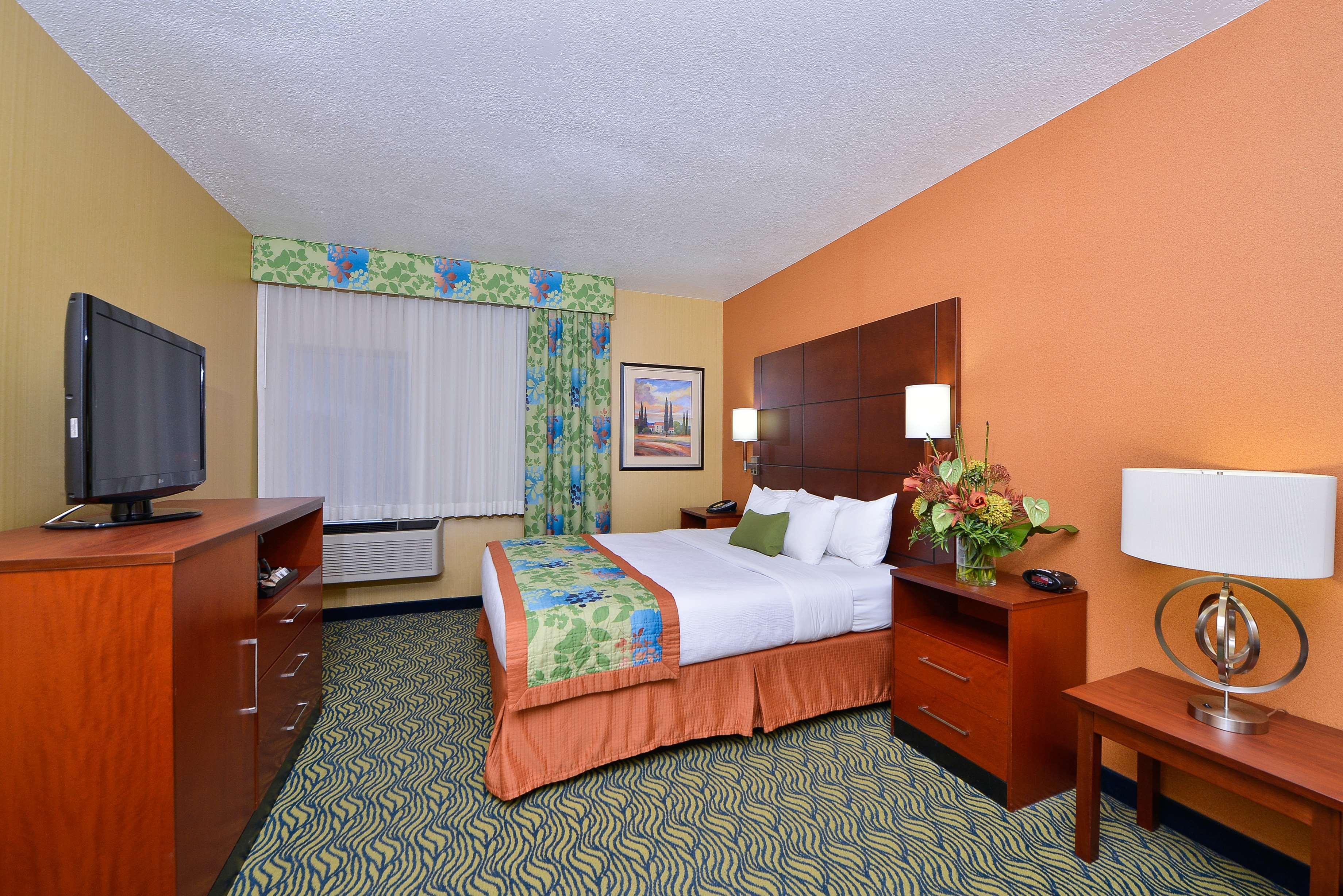 Best Western Plus Fresno Inn Екстер'єр фото
