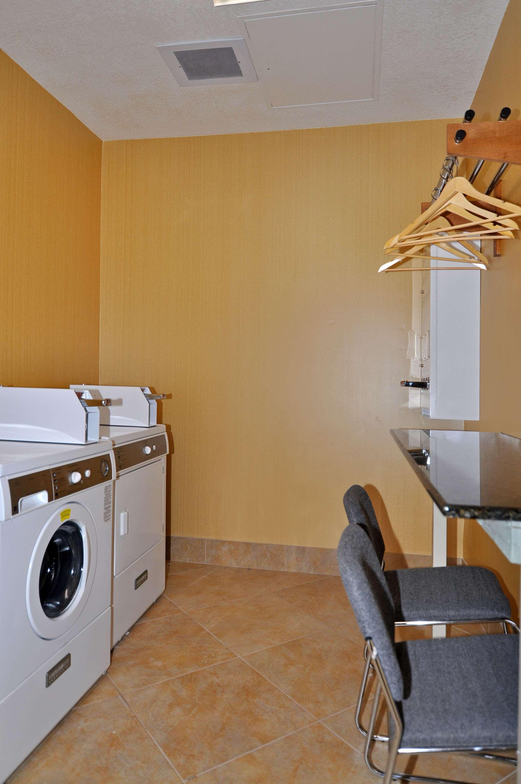 Best Western Plus Fresno Inn Екстер'єр фото