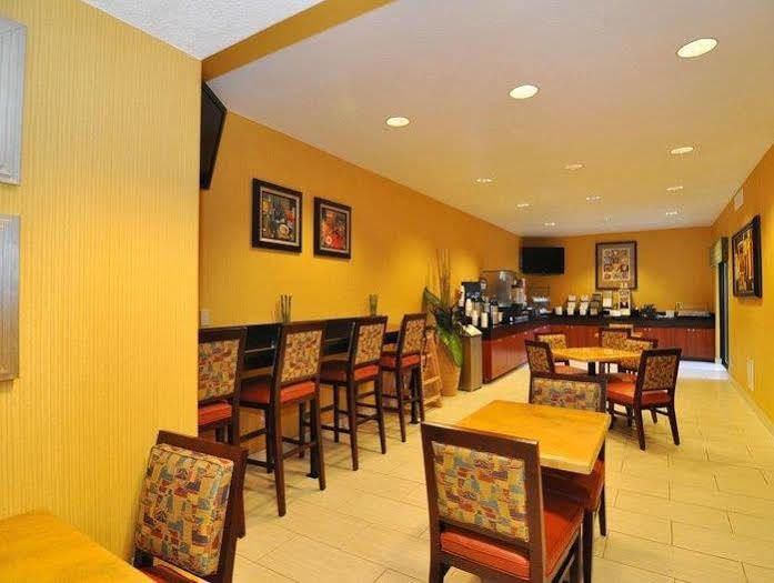 Best Western Plus Fresno Inn Екстер'єр фото